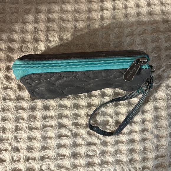 Vary You by Thirty One Grey and Teal Quilted Wristlet Purse Wallet OS - Picture 4 of 8
